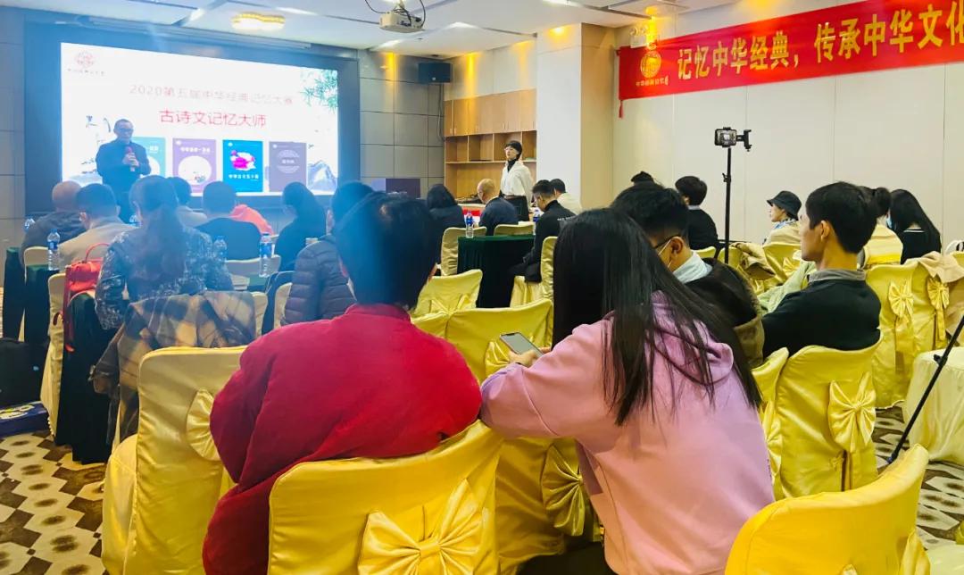 不得了！7岁背下四本经典！11岁《论语》和《孟子》倒背如流